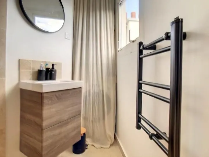 Appartement Design Proche Tour Eiffel Avec Balcon Paris